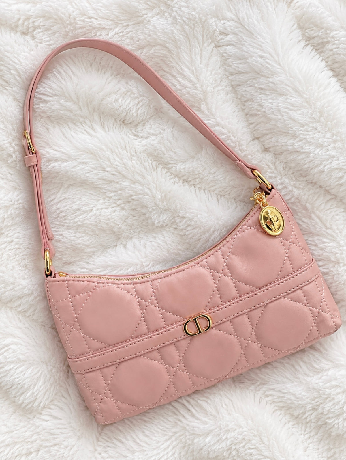 Caro Pochette / Shoulder Bag